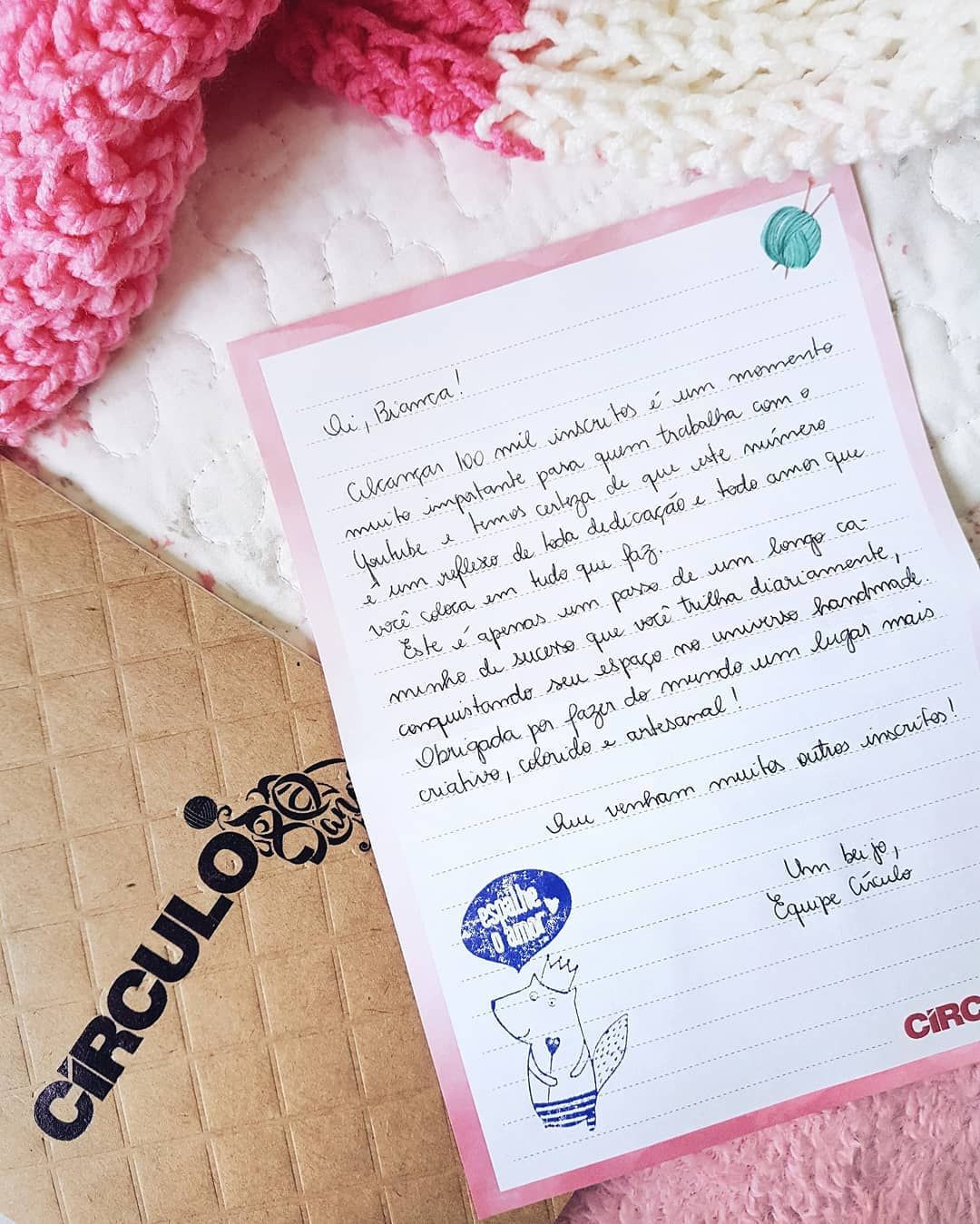 Embrulhar Pra Presente Com Cartinha Escrita à Mão No Nome De Outra Pessoa